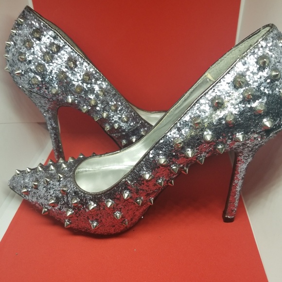 Steve Madden Shoes - Steve Madden Studded Silver Glitter Heels sz 6.5